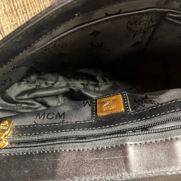 MCM Black Leather Shoulder bag with Gold Hardware - Picture 12 of 16